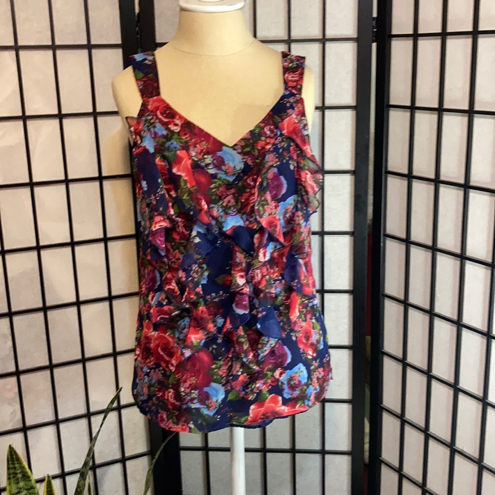4/ $20 bundle and save 💕Ruffled Top with straps.
